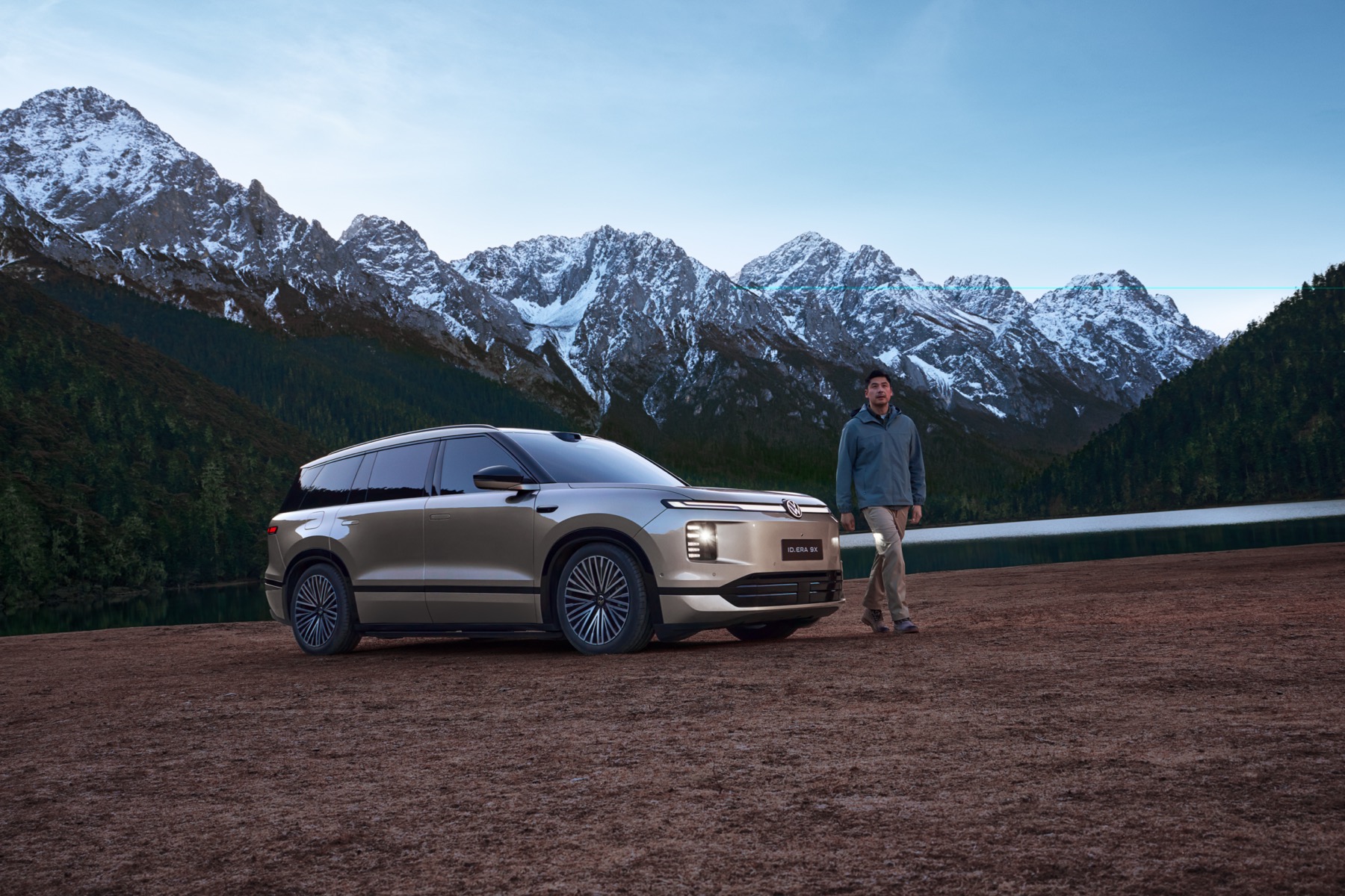 全系四驱，32.98万起预售，上汽大众ID. ERA 9X满级登场